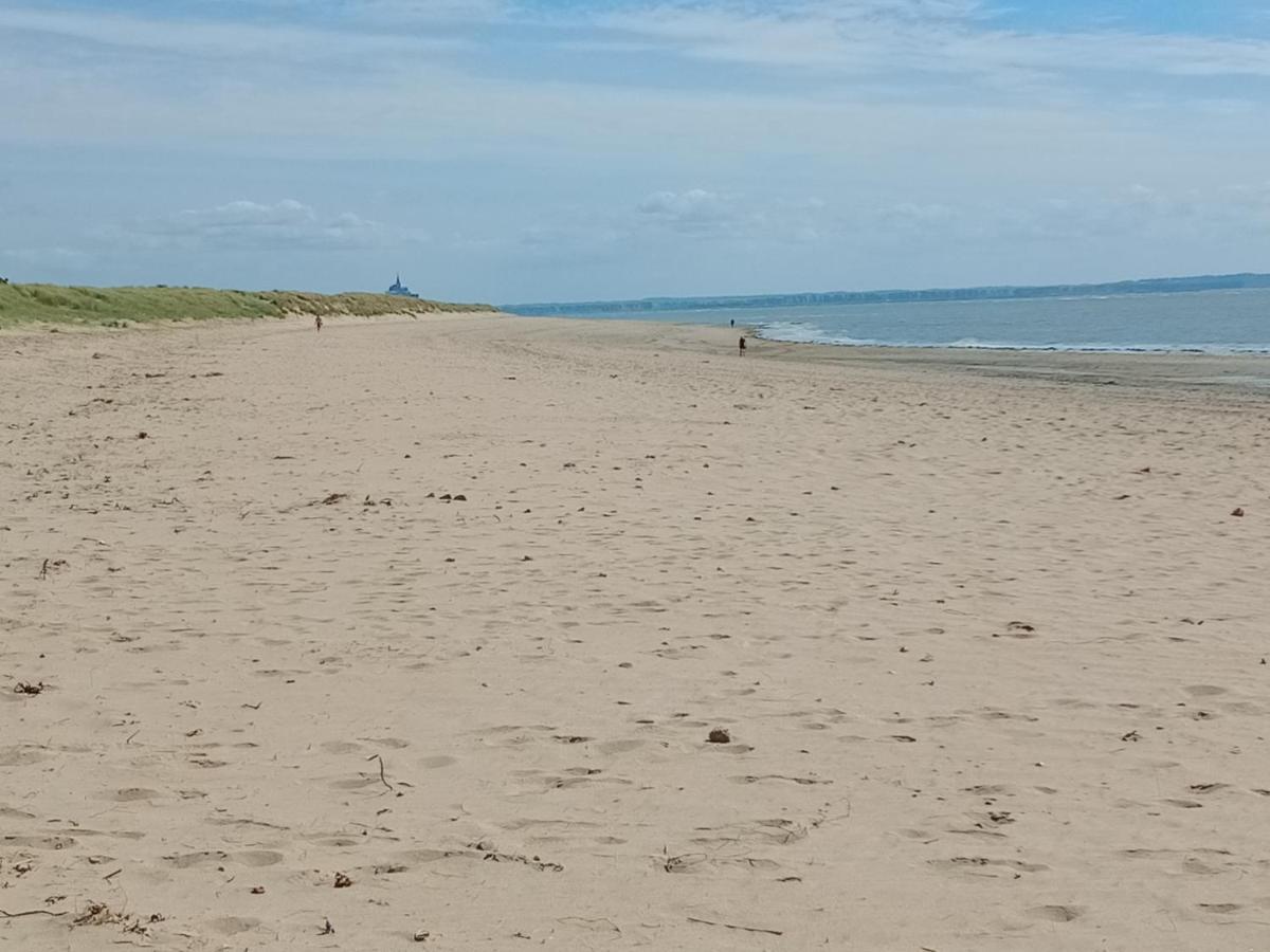 Gite Les Bambous En Baie Du Mont St Michel Dragey Esterno foto
